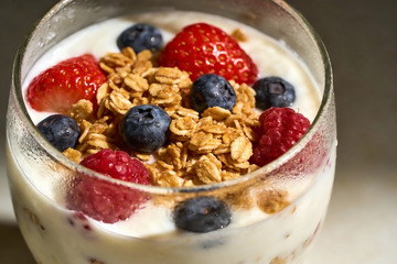 酸奶杯配水果坚果
