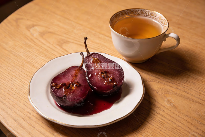 高清大图下载【趣麦麦图】红酒炖梨配茶