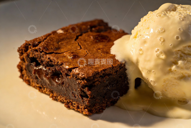 高清大图下载【趣麦麦图】巧克力布朗尼配香草冰淇淋
