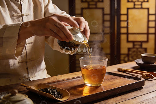 传统茶艺师泡茶场景