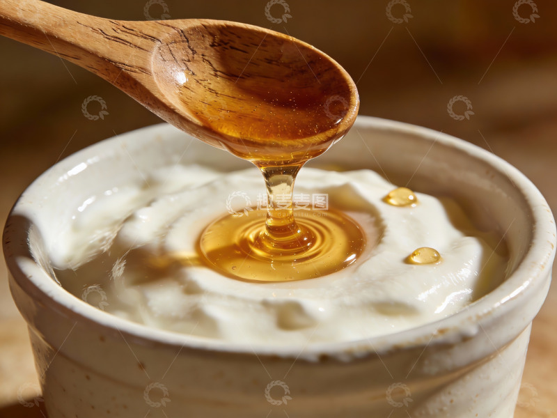 高清大图下载【趣麦麦图】蜂蜜滴落酸奶碗特写