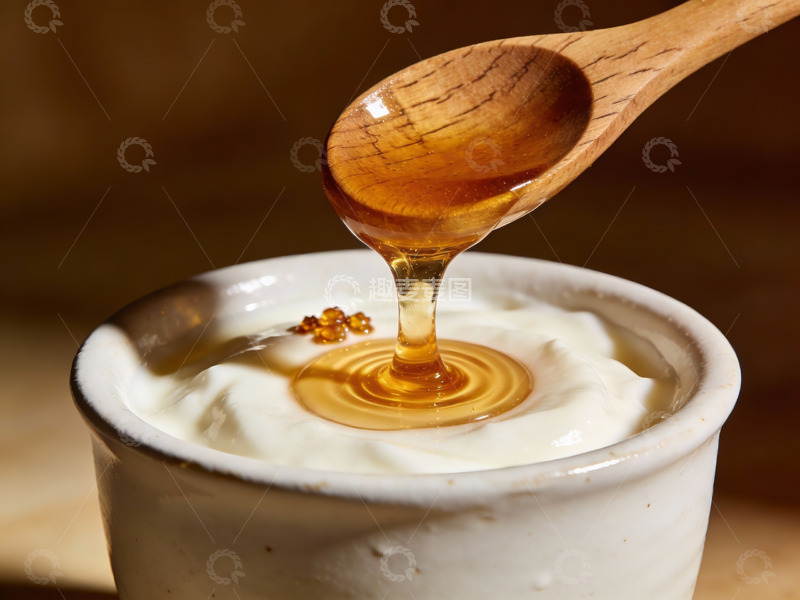 高清大图下载【趣麦麦图】蜂蜜滴入酸奶碗中