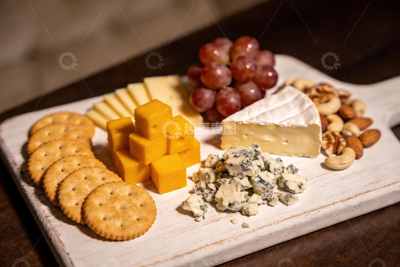 高清大图下载【趣麦麦图】美味奶酪拼盘配饼干葡萄