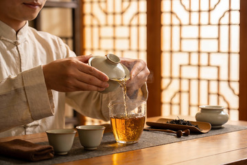 传统茶艺师冲泡功夫茶
