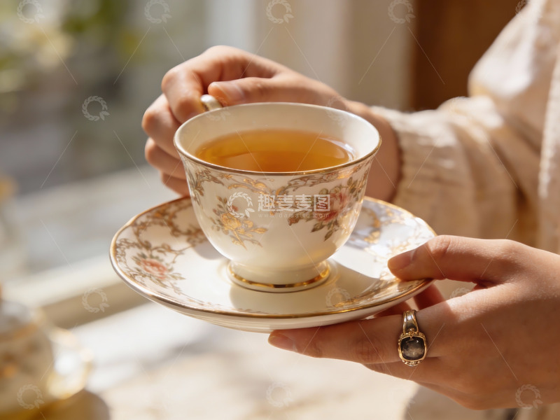 高清大图下载【趣麦麦图】手持精美茶杯品茗