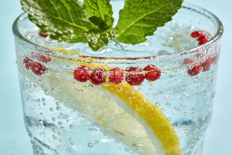 高清大图下载【趣麦麦图】柠檬薄荷气泡水特写