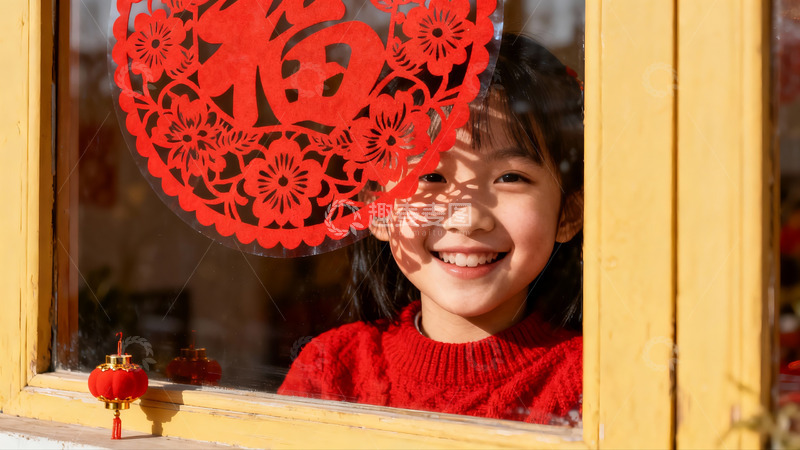 高清大图下载【趣麦麦图】窗边女孩笑迎新春剪纸