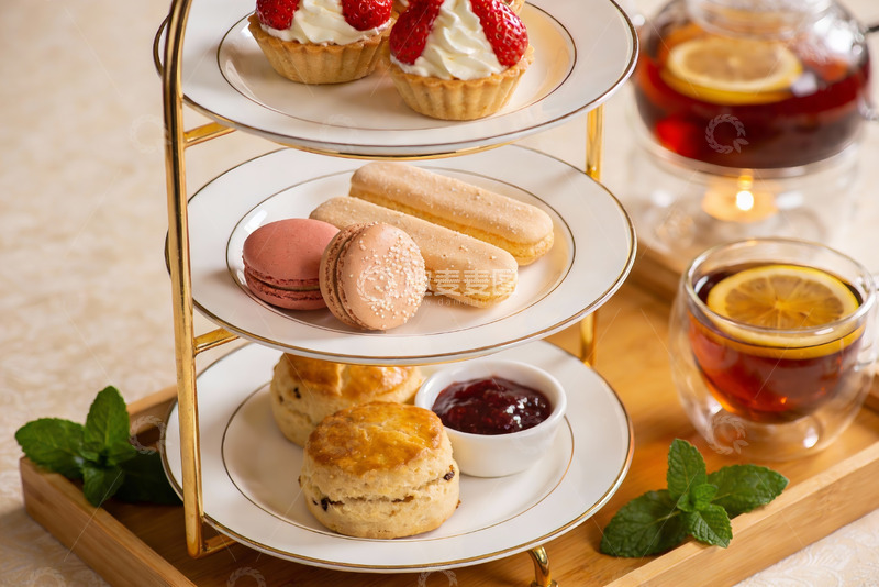 高清大图下载【趣麦麦图】三层下午茶点心架配柠檬茶