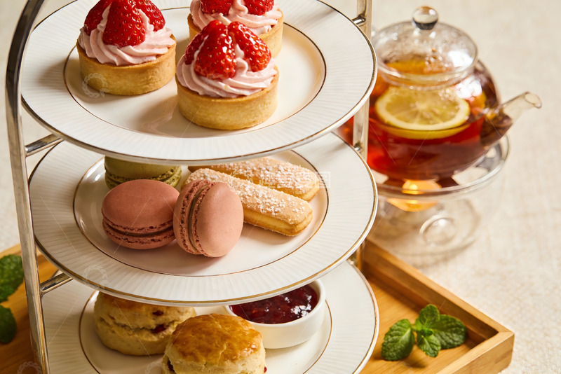 高清大图下载【趣麦麦图】三层下午茶点心架配柠檬茶
