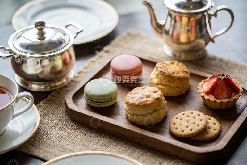 高清大图下载【趣麦麦图】精致下午茶点心与银器摆盘