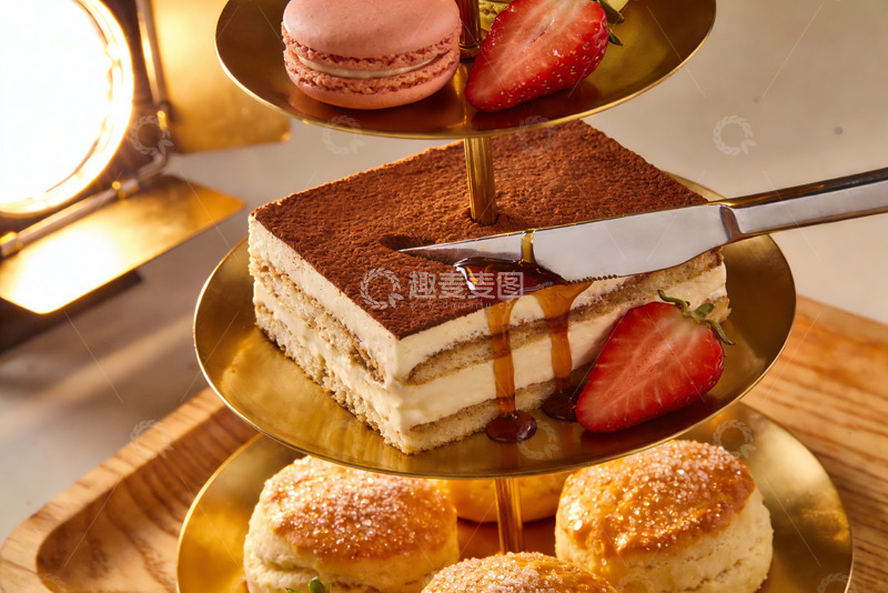 高清大图下载【趣麦麦图】三层甜点架上的精致下午茶