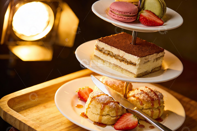 高清大图下载【趣麦麦图】三层甜点架上的精致下午茶