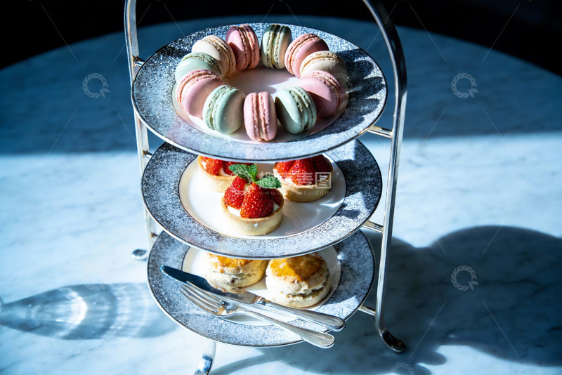 高清大图下载【趣麦麦图】三层甜点架上的精致下午茶