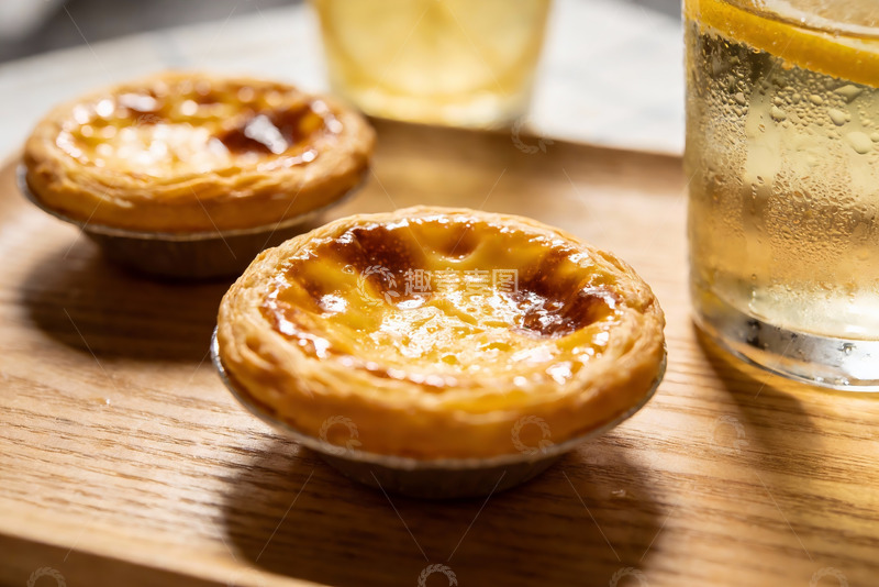 高清大图下载【趣麦麦图】金黄色蛋挞配冰饮