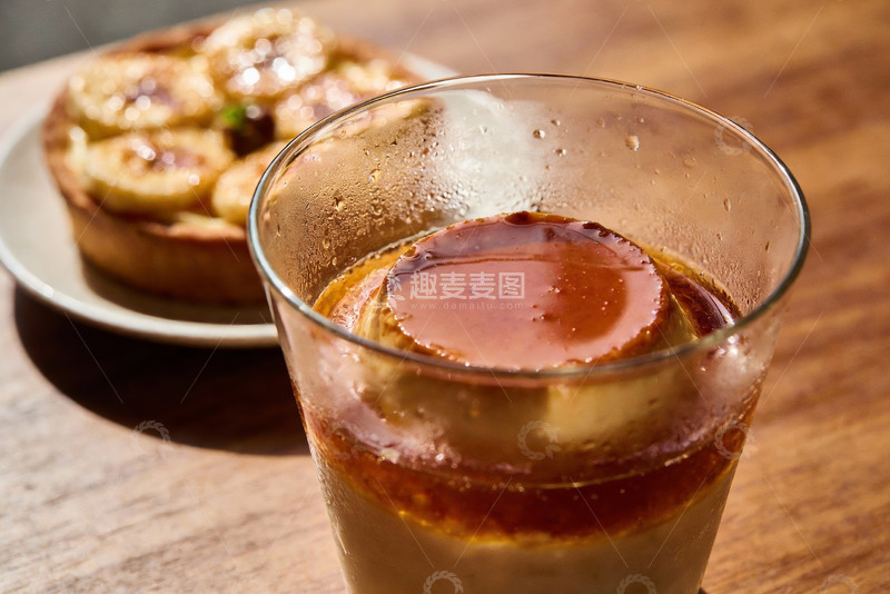 高清大图下载【趣麦麦图】冰咖啡与焦糖布丁的美味组合
