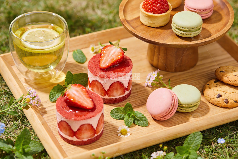 高清大图下载【趣麦麦图】户外草莓甜点茶饮摆盘