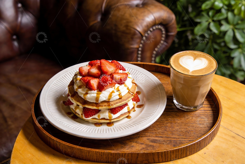 高清大图下载【趣麦麦图】草莓松饼配拿铁咖啡