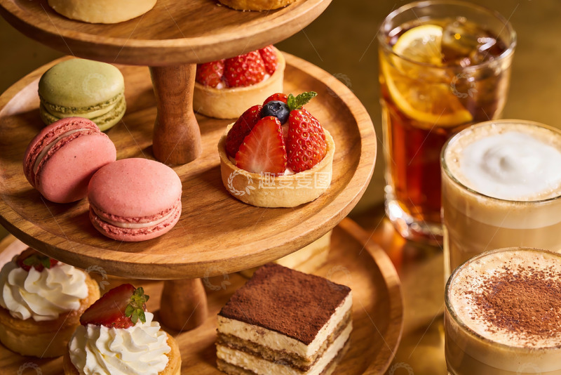 高清大图下载【趣麦麦图】三层木质甜品架摆满精致糕点