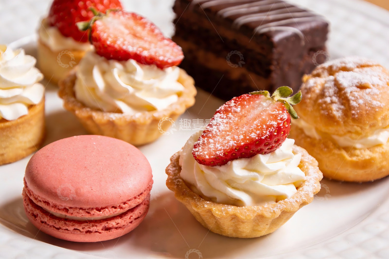 高清大图下载【趣麦麦图】精致甜点拼盘草莓与巧克力的美味