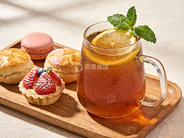 柠檬茶与甜点的惬意时光