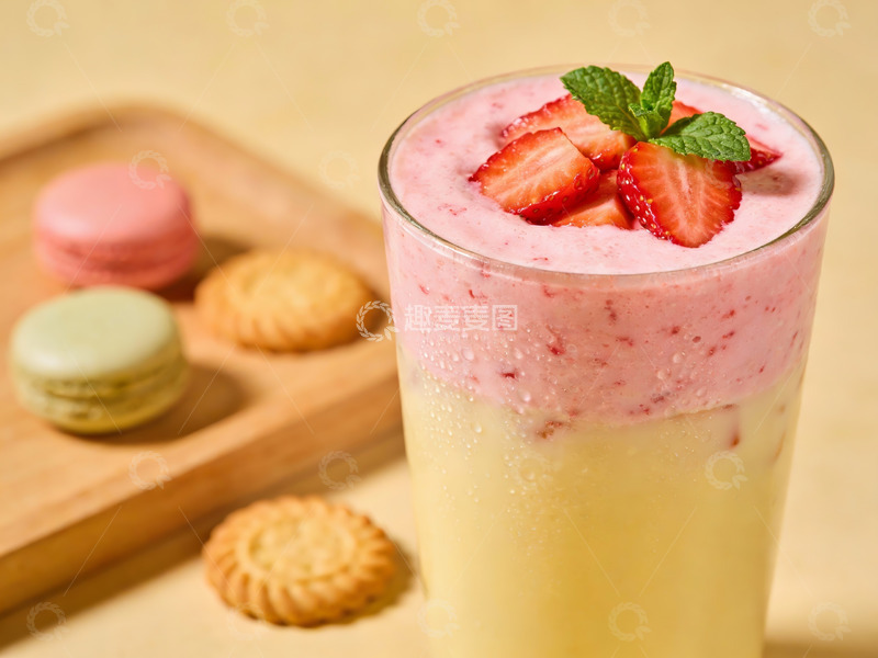 高清大图下载【趣麦麦图】草莓奶昔搭配马卡龙与饼干