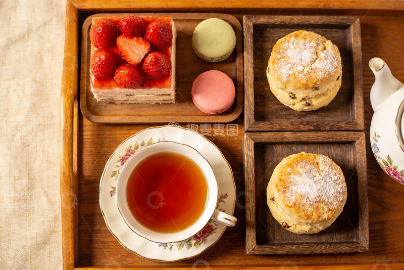 高清大图下载【趣麦麦图】木质托盘上的下午茶点心