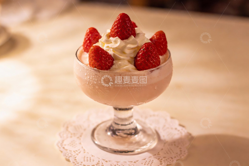 高清大图下载【趣麦麦图】草莓奶油甜品特写