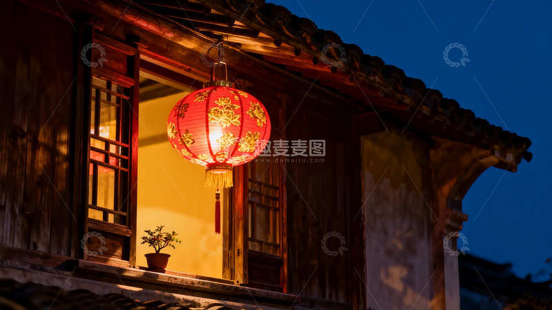 高清大图下载【趣麦麦图】夜色古建筑窗前红灯笼