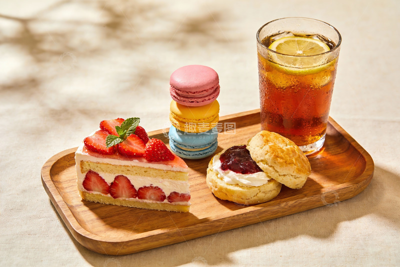 高清大图下载【趣麦麦图】草莓蛋糕与饮品甜点组合