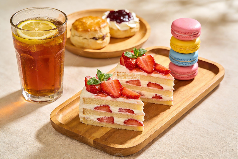 高清大图下载【趣麦麦图】草莓蛋糕与饮品精美摆盘