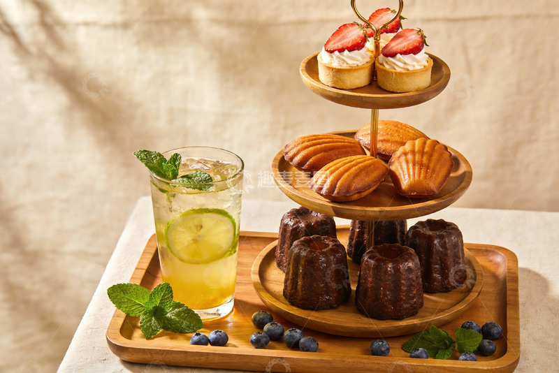 高清大图下载【趣麦麦图】三层甜点架配饮品