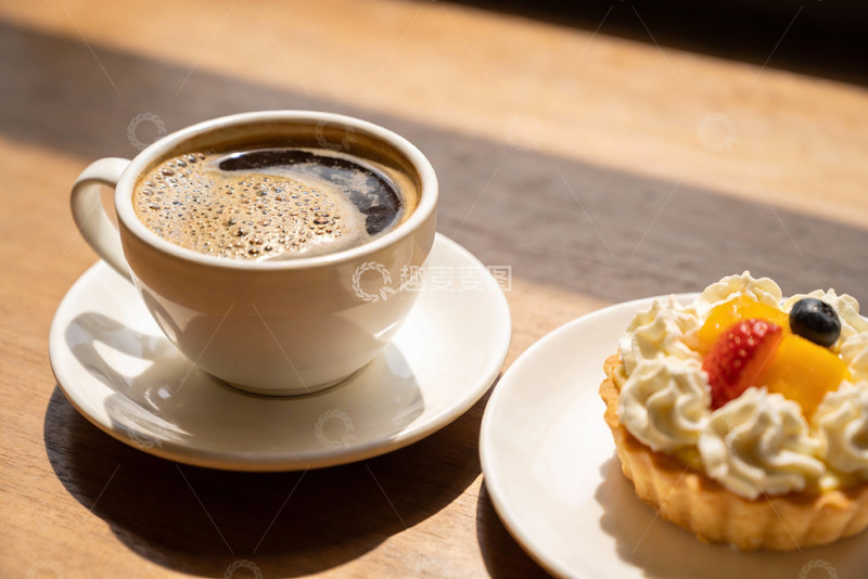 高清大图下载【趣麦麦图】咖啡与水果挞的惬意时光