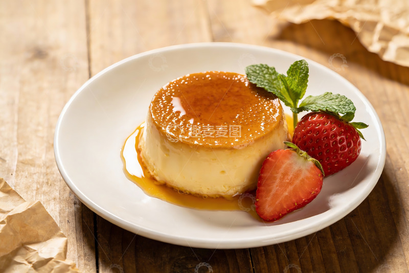 高清大图下载【趣麦麦图】焦糖布丁配草莓