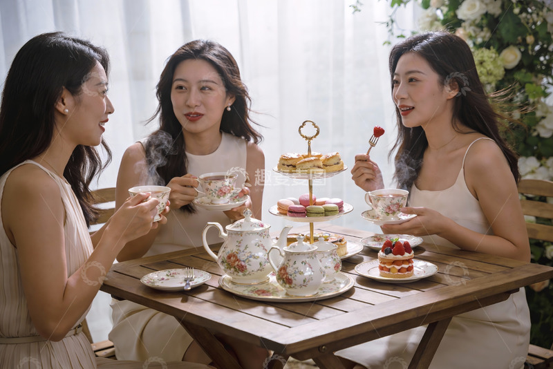 高清大图下载【趣麦麦图】三位女士优雅下午茶聚会