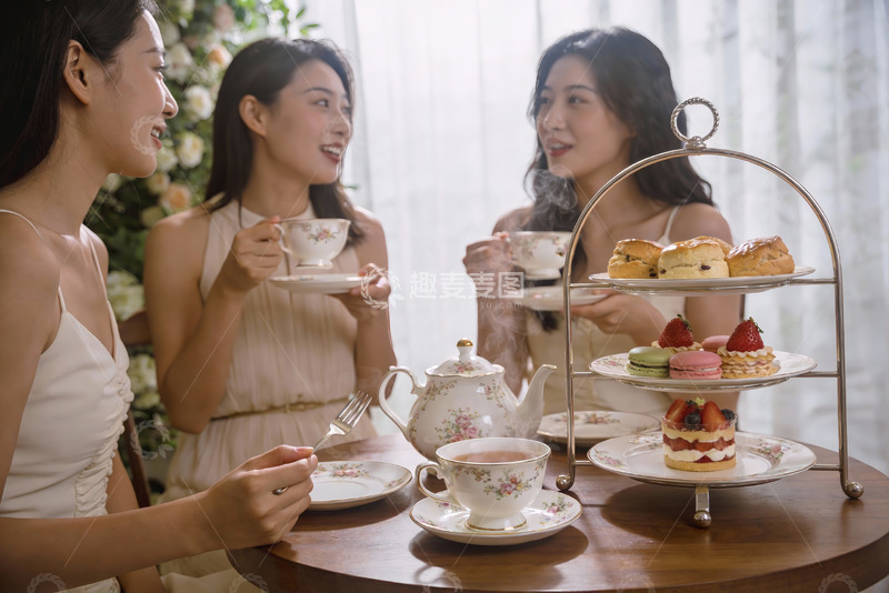 高清大图下载【趣麦麦图】三位女士下午茶聚会温馨场景