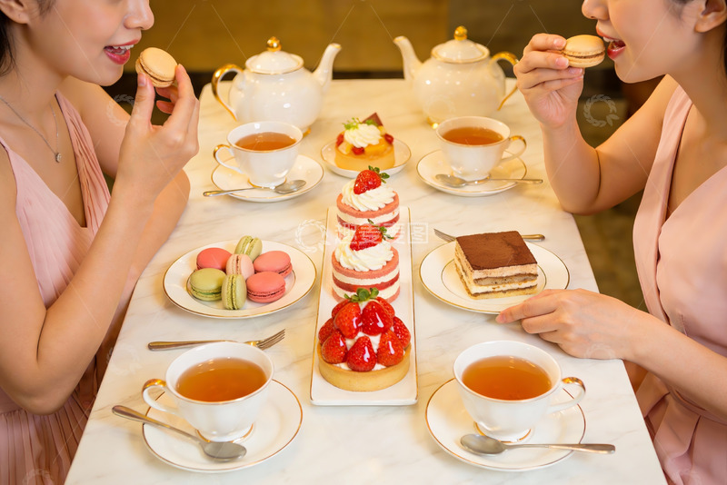 高清大图下载【趣麦麦图】两位女士享用下午茶甜点
