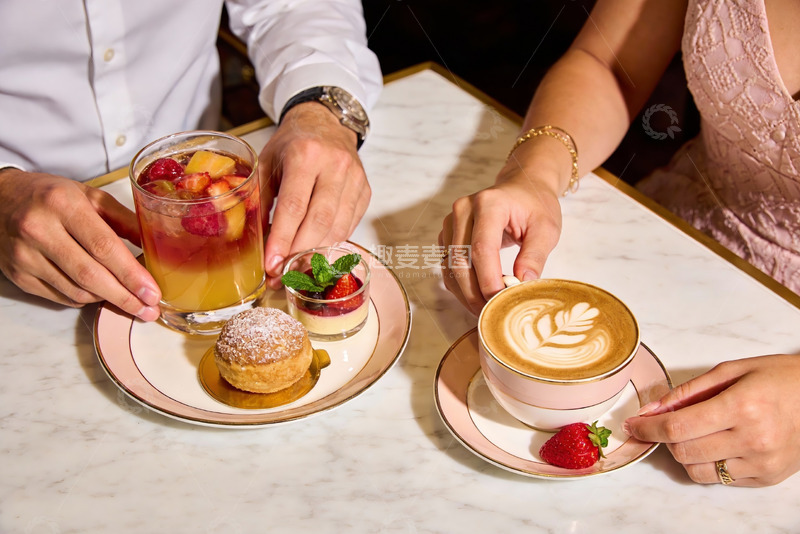 高清大图下载【趣麦麦图】情侣共享下午茶时光