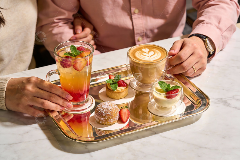 高清大图下载【趣麦麦图】情侣共享下午茶甜品与饮品