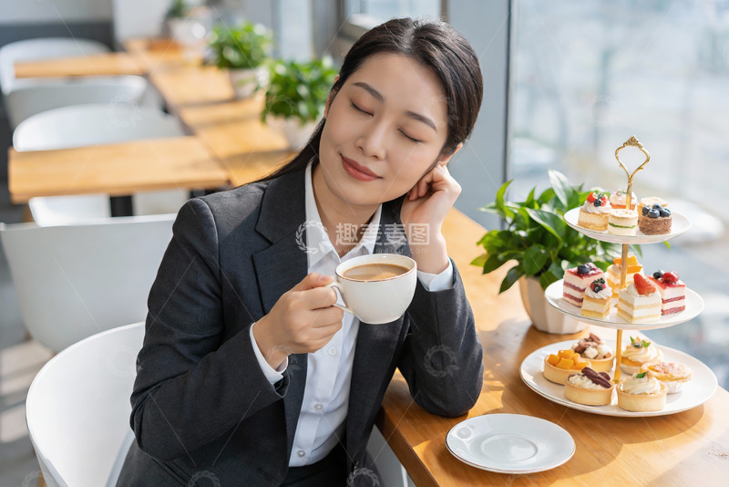 高清大图下载【趣麦麦图】商务女性咖啡下午茶时光