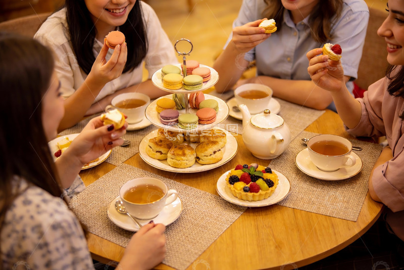 高清大图下载【趣麦麦图】四位女士享用下午茶点心