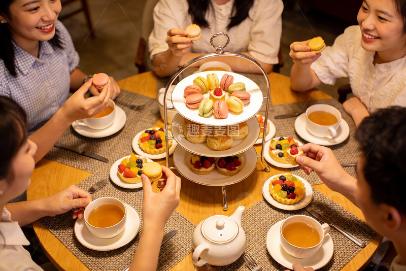 高清大图下载【趣麦麦图】四人围坐享用下午茶