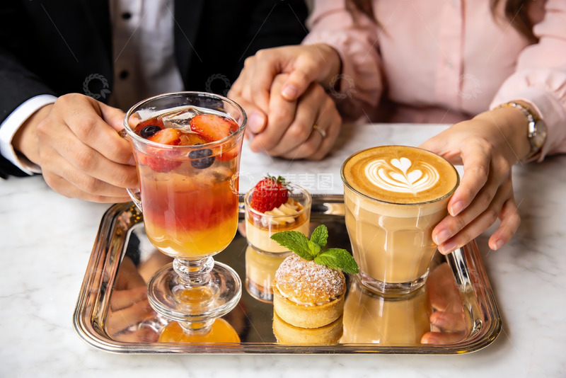高清大图下载【趣麦麦图】情侣共享饮品甜点浪漫时光