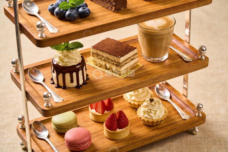 高清大图下载【趣麦麦图】三层木质甜品架摆满精致下午茶