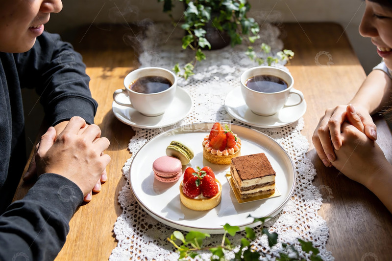 高清大图下载【趣麦麦图】两人咖啡甜点约会