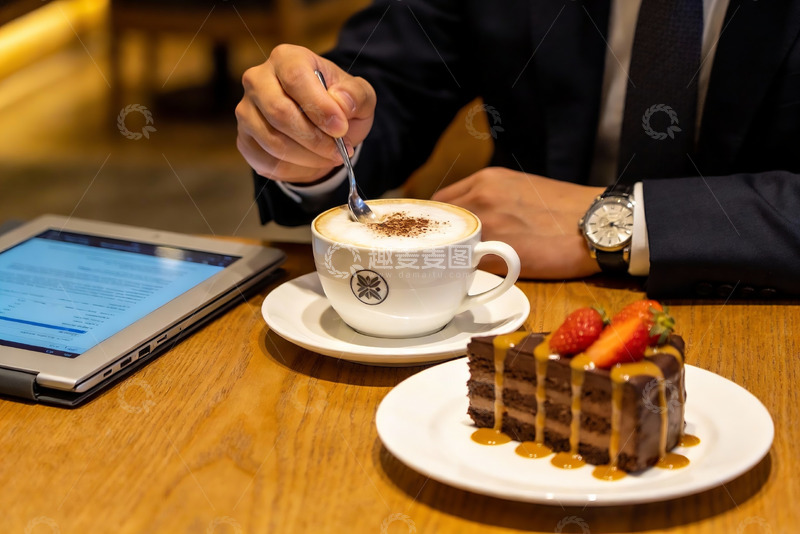 高清大图下载【趣麦麦图】商务人士咖啡甜点休闲时光
