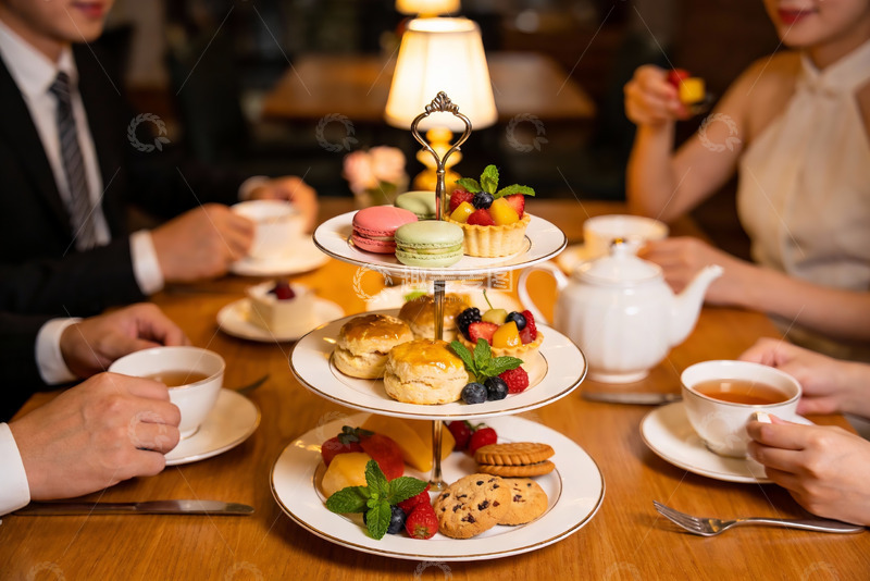 高清大图下载【趣麦麦图】三人享用精致下午茶