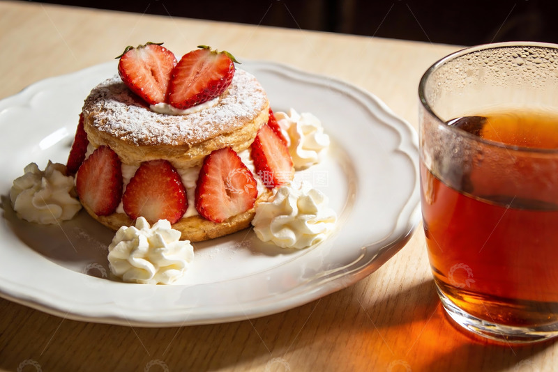 高清大图下载【趣麦麦图】草莓奶油甜点配茶饮