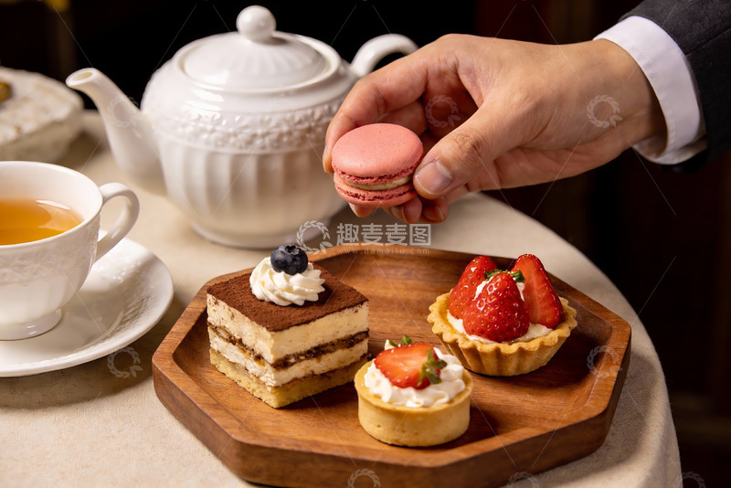 高清大图下载【趣麦麦图】手握马卡龙搭配精致下午茶