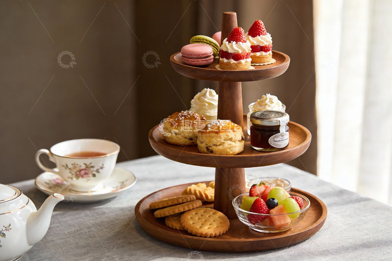 高清大图下载【趣麦麦图】三层木质点心架摆满精致甜品