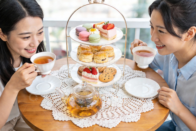 高清大图下载【趣麦麦图】两位女士享用下午茶点心